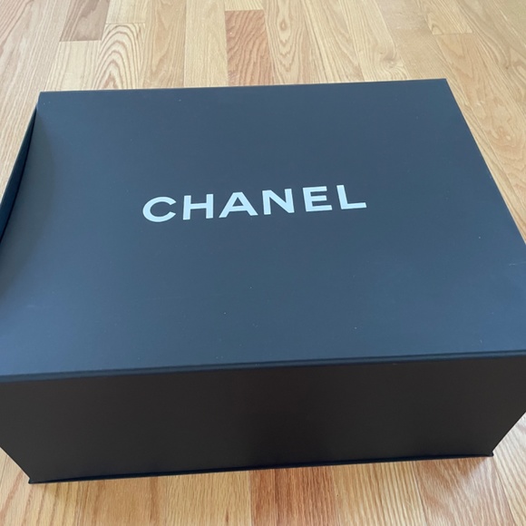 NWT CHANEL Large Shopping Tote Baby Blue - Picture 4 of 16